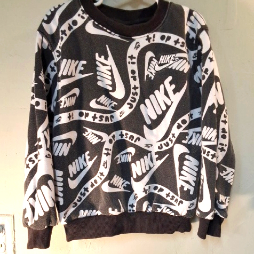 Nike Men's Sweater with Black and White Logo Pattern